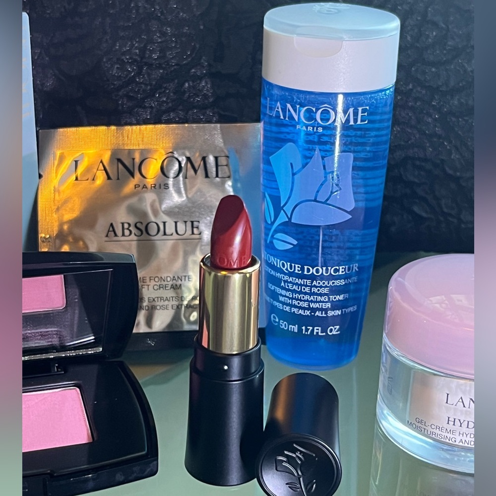 💖 Host Pick 💖 Lancôme
LOOK at all of this! (ea page has more!)
Cosmetics Bundle - Picture 7 of 8